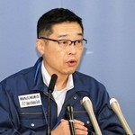 兵庫県内の避難状況や県の津波対策の進ちょくなどを説明する池田頼昭防災監＝３０日午前１１時９分、兵庫県庁