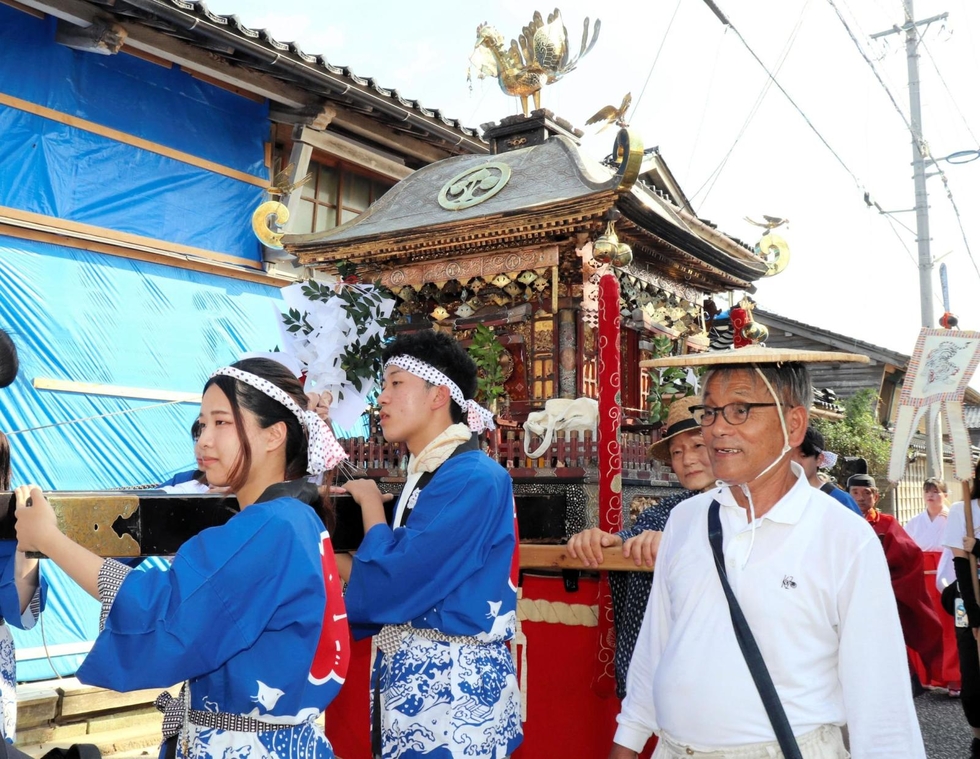 能登地震で被災のみこし復活、2年ぶり巡行 姫路の「名工」が8カ月かけ