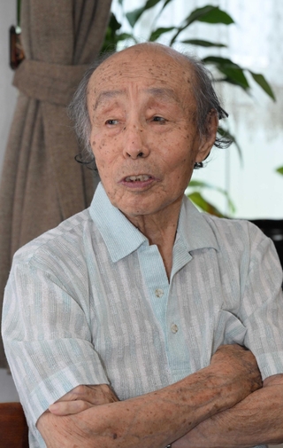 児童養護施設「有隣学園」に在籍した戦争孤児の籔内義和さん＝三木市志染町青山５（撮影・斎藤雅志）