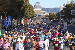 ２０２５年の姫路城マラソンの様子