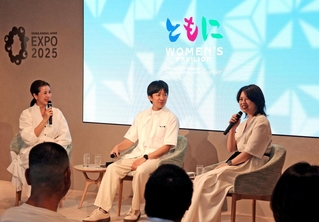 作家の岸田奈美さん（右）らが家族への思いなどを語り合ったトークセッション＝大阪市此花区の夢洲