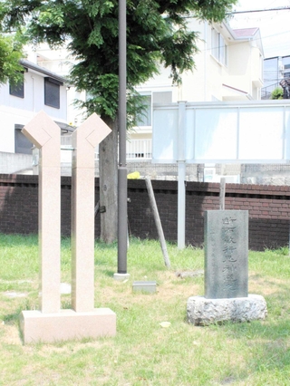 太平洋戦争末期の沖縄県知事・故島田叡を追悼する兵庫高校の「合掌の碑」＝神戸市長田区
