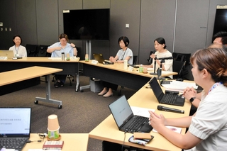 神戸市が災害対策に女性の視点を取り入れようと発足させた防災会議の女性部会＝７月１４日、神戸市中央区の市危機管理センター