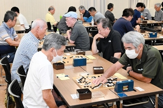 盤上で熱戦が繰り広げられた姫路地区大会＝姫路市市民会館