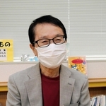 「がんになっても、生きがいを持って過ごしてほしい」と語る松井勝也さん。感染症予防のため、外出時にマスクの着用を続けているという＝明石市