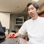 原発性局所多汗症の症状や治療法などを説明する和田吉弘助教＝西宮市武庫川町、兵庫医科大