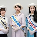 広島県の観光地をＰＲする観光親善大使ら＝神戸市中央区東川崎町１