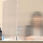 立花孝志氏に対する刑事告訴が受理され、会見をする竹内英明前兵庫県議の妻（右）＝８日午後、神戸市中央区元町通４（撮影・斎藤雅志）