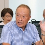 訴訟で和解が成立し、報告集会で思いを語る尾上一郎さん＝８日午後、大阪市北区西天満１