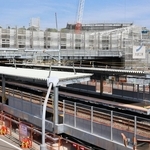 建設が進む手柄山平和公園駅の駅舎＝姫路市西延末