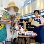 ３００種類以上の世界の糸が並ぶ店内。試し編みやアドバイスもしてくれる＝神戸市中央区北長狭通５、ｍｉｃｏｎｏ神戸元町本店
