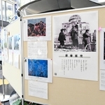 原爆投下後の写真などを通して、平和の大切さを訴える展示＝神戸市垂水区日向１