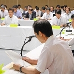 協議会で発言する島内３市長ら（手前右列）＝淡路市夢舞台