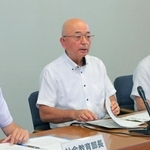 篠山産業高校野球部への聞き取り調査について説明する酒井隆明・丹波篠山市長（中央）＝26日夕、丹波篠山市北新町