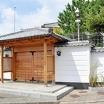 「特定抗争指定」を受け、使用が禁じられている指定暴力団山口組の総本部＝２６日午前、神戸市灘区篠原本町４