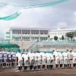 兵庫高校ナインは、甲子園優勝経験のある興南高校とも練習試合を行った＝那覇市