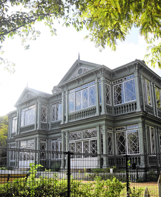 神戸・北野地区への移築が検討されている重要文化財「旧ハンター住宅」。元々は北野地区に建てられたが、保存のため王子公園に移築された経緯がある＝神戸市灘区青谷町１