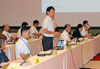 県政改革審議会であいさつする斎藤元彦知事＝ラッセホール