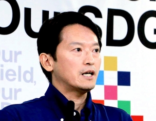 定例会見に臨む斎藤元彦・兵庫県知事＝県庁