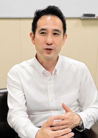 中学校部活動の地域移行の展望を語る田島良輝教授＝大阪市東淀川区、大阪経済大学