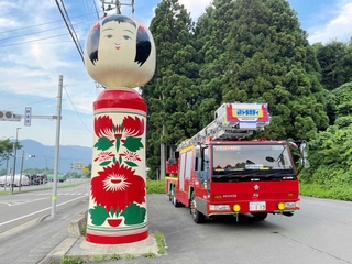 宮城・鳴子温泉巨大こけしと