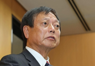 政務活動費の不適切使用で辞職願を出した松井重樹県議。会見で釈明した＝２３日午後、兵庫県庁（撮影・笠原次郎）