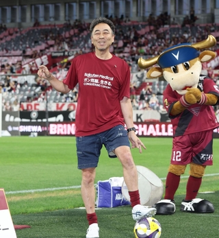 頭頸部がん克服デーのゲストとして登場し、治療経験を語ったお笑いタレントのワッキーさん＝ノエビアスタジアム神戸（撮影・小林良多）