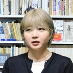 母の思いに共感し「反核を真剣に考えるようになった」と話す万祐子さん＝神戸市東灘区