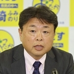 神戸市長選への立候補を表明した岡崎史典氏＝２日午後、神戸市中央区加納町６（撮影・小林良多）