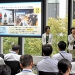 「思いを神戸市で形にしてみませんか」。女性の多様な働き方への支援を呼びかける同市職員ら＝東京都千代田区