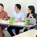 会合に参加した（左から）高森順子「阪神大震災を記録しつづける会」事務局長、中野元太京都大防災研究所准教授、飛田敦子コミュニティ・サポートセンター神戸事務局長＝神戸新聞社（撮影・小林由佳