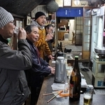 ３代目店主として店を切り盛りした木下正さん（右）＝２０２０年１月３０日、神戸市兵庫区上庄通２