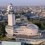 明石市立天文科学館＝明石市人丸町（小型無人機で撮影）