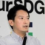 定例会見で話す斎藤元彦知事＝17日午後、兵庫県庁