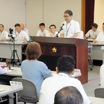 臨時の署長会議で訓示する小西康弘本部長＝兵庫県警本部