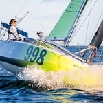 ヨットを操縦する高原奈穂さん（ＭａｎｏｎＬｅＧｕｅｎ撮影）