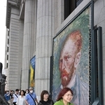 大ゴッホ展が開幕し、会場へ入る来館者たち＝２０日午前、神戸市中央区京町、神戸市立博物館（撮影・大田将之）