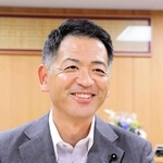 第１２８代兵庫県議会議長に就任した山口晋平さん＝県議会