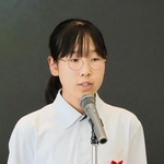 自身の悩みに向き合った経験を発表し、最優秀賞を受賞した片野那知佳さん＝神戸クリスタルタワー