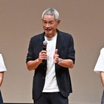 神戸市内の高校生たちとのトークで会場を沸かせたイチローさん（中央）＝６日午後、神戸市中央区東川崎町１、神戸新聞松方ホール（撮影・風斗雅博）