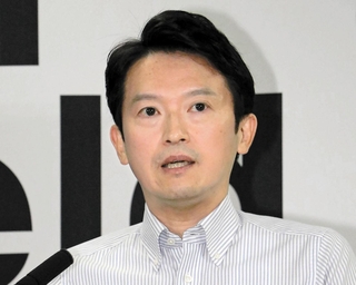 定例会見で話す斎藤元彦知事＝兵庫県庁