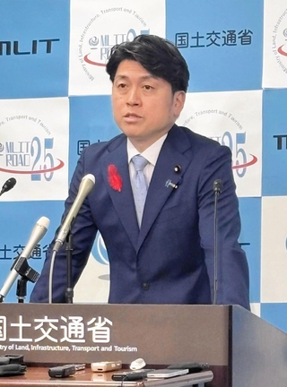 閣議後会見で公明党が自民党との連立を解消したことについて語る中野洋昌国土交通相＝東京都千代田区