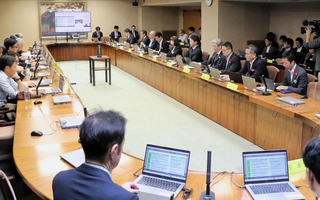 兵庫県庁舎の再整備について話し合った有識者会議＝21日午前、県庁