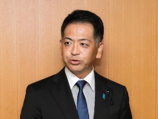 兵庫県議会の政務活動費への対応を巡り、取材に応じる山口晋平議長＝県庁（撮影・岩崎昂志）