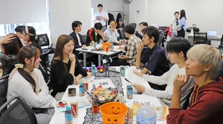 兵庫県出身の大学生が交流を深めた県人会のイベント＝東京都新宿区