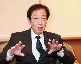 市立中学校部活動の地域展開（地域移行）「コベカツ」などについて語る久元喜造神戸市長＝２７日午後、神戸市役所（撮影・笠原次郎）