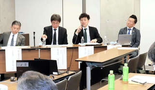 養護老人ホームの経営について話し合ったシンポジウム＝神戸市中央区坂口通２、兵庫県福祉センター