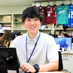 女子サッカーのなでしこリーグでプレーし、９月から兵庫県庁で働く巴月優希さん＝県庁