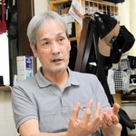 事件からの１５年を振り返り、被害者支援活動への思いを語る堤敏さん＝神戸市北区小倉台６