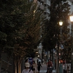 若い女性が刺殺された事件で、女性が後をつけられていたとされる現場付近の歩道＝神戸市中央区元町通６